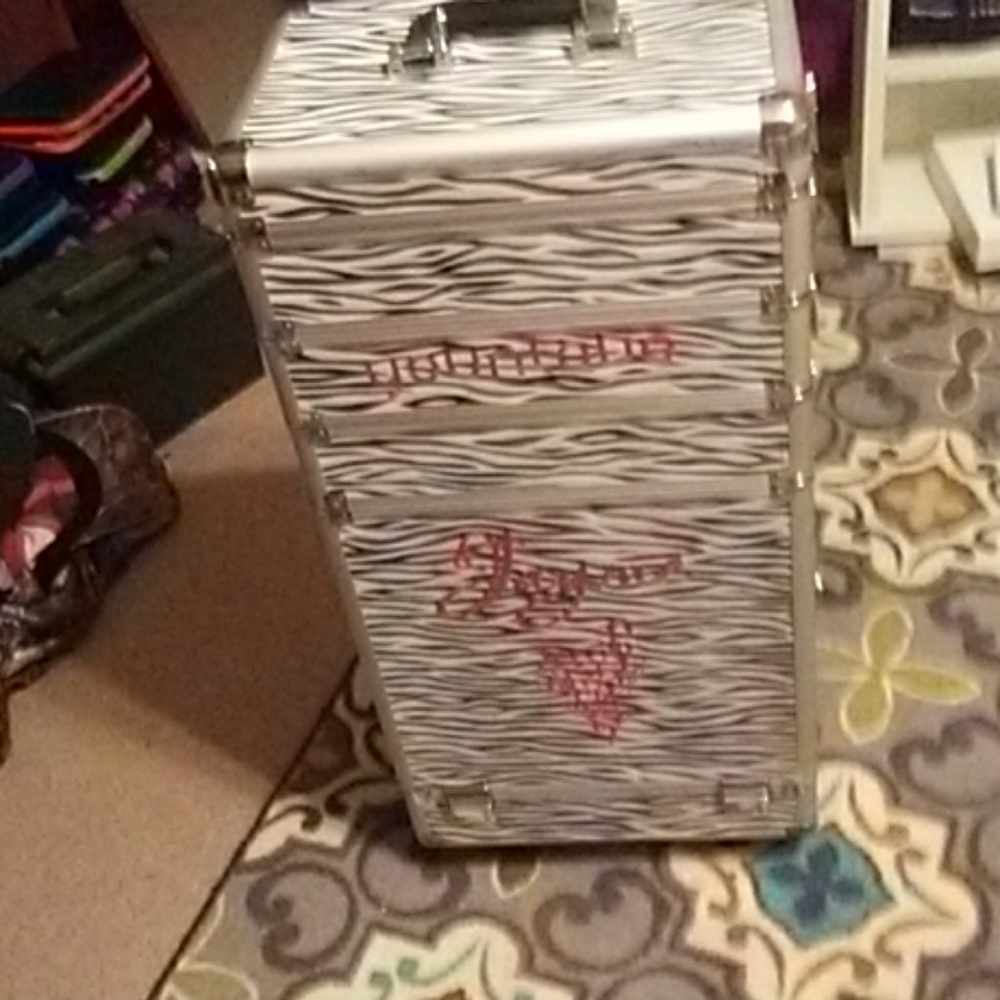 Zebra roller makeup trunk